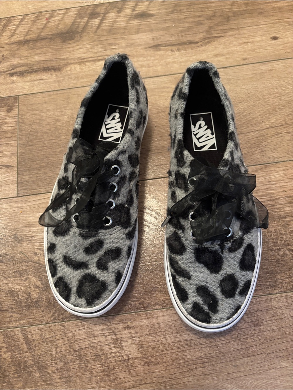 Vans Women's Gray Leopard Print Ribbon Lace Sneakers, size 8